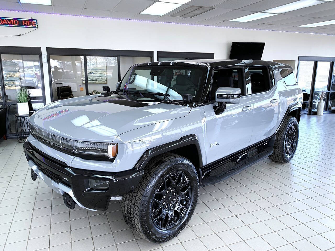 Used 2025 GMC Hummer EV 2X AWD/4WD image 3