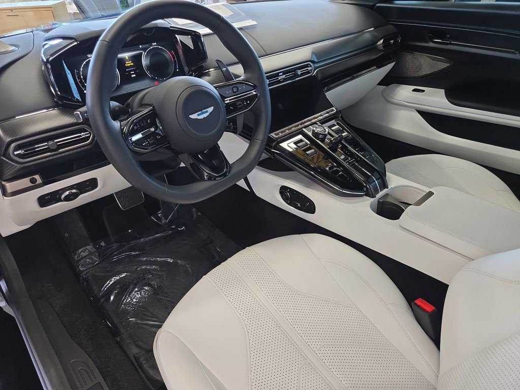 Used 2025 Aston Martin V8 Vantage Coupe image 26