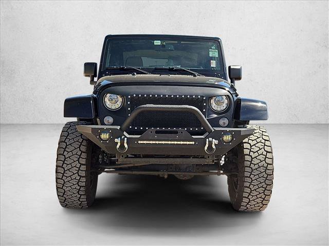 Used 2018 Jeep Wrangler Sahara w/ Connectivity Group AWD/4WD image 2