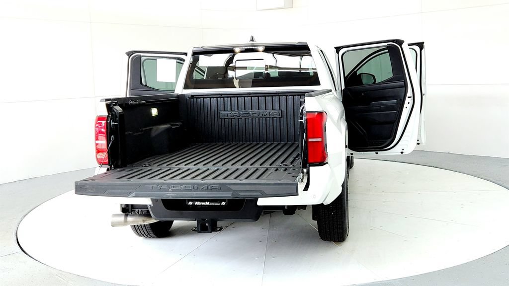 Used 2025 Toyota Tacoma SR5 AWD/4WD image 11
