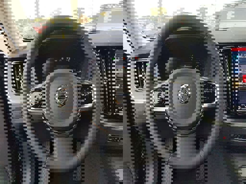 Used 2025 Volvo XC60 T8 Plus w/ Protection Package Premier image 20