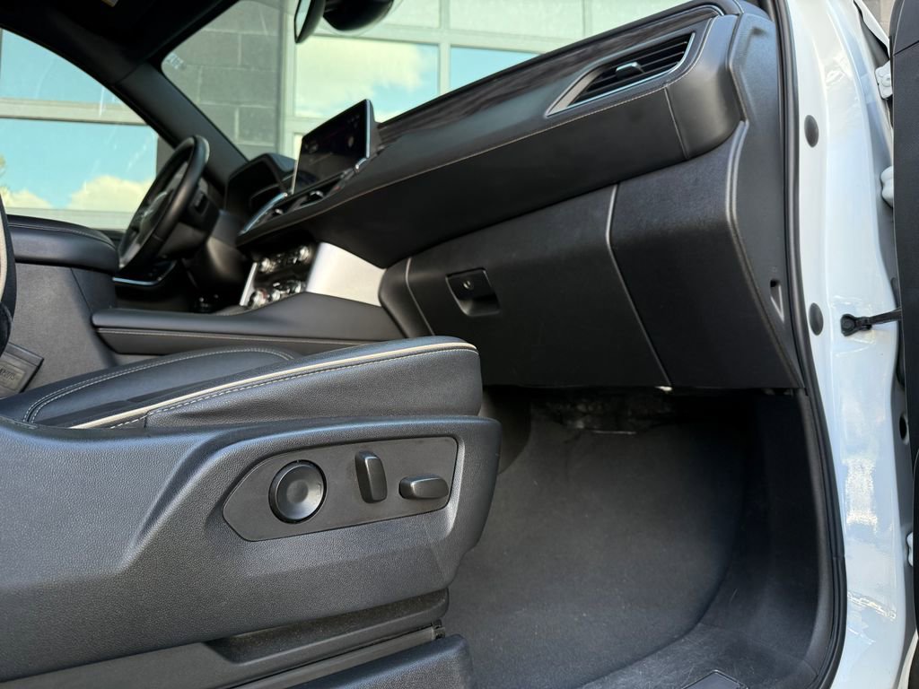 Used 2023 GMC Yukon SLT AWD/4WD image 24