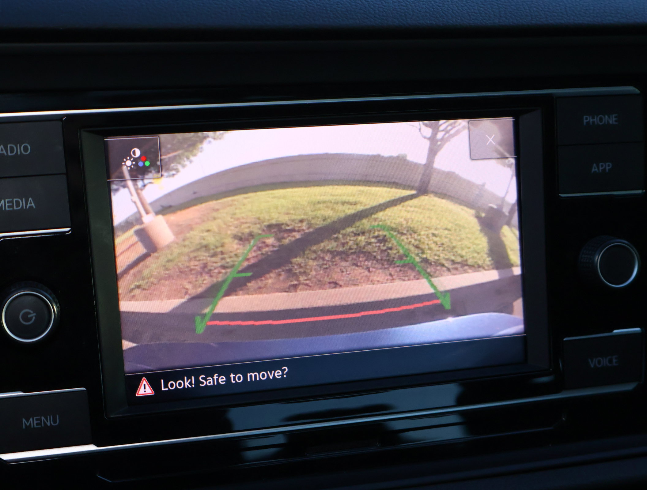 Used 2023 Volkswagen Jetta SE w/ Panoramic Sunroof Package FWD image 5