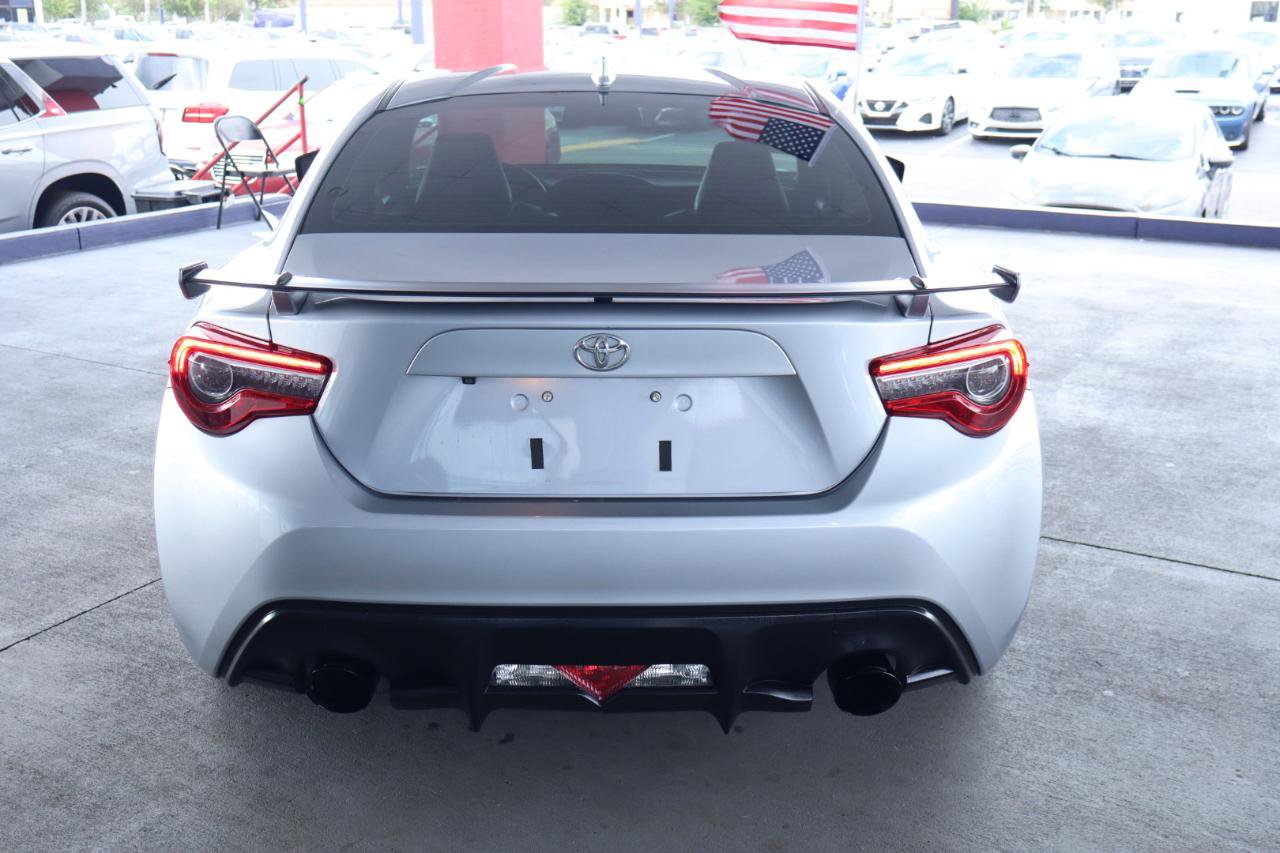 Used 2020 Toyota 86 RWD image 8