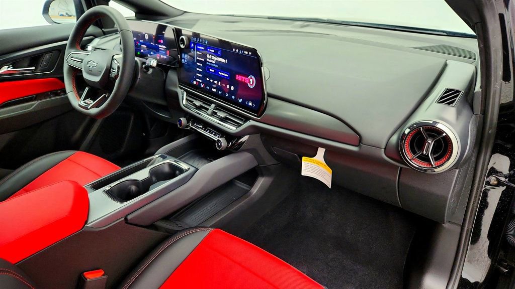 Used 2025 Chevrolet Equinox EV RS image 23