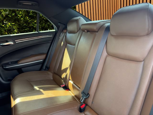 Used 2018 Chrysler 300 Limited AWD/4WD image 18