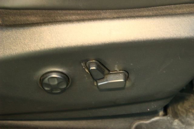 Used 2021 Chrysler Pacifica Limited w/ Uconnect Theater Family Group image 12