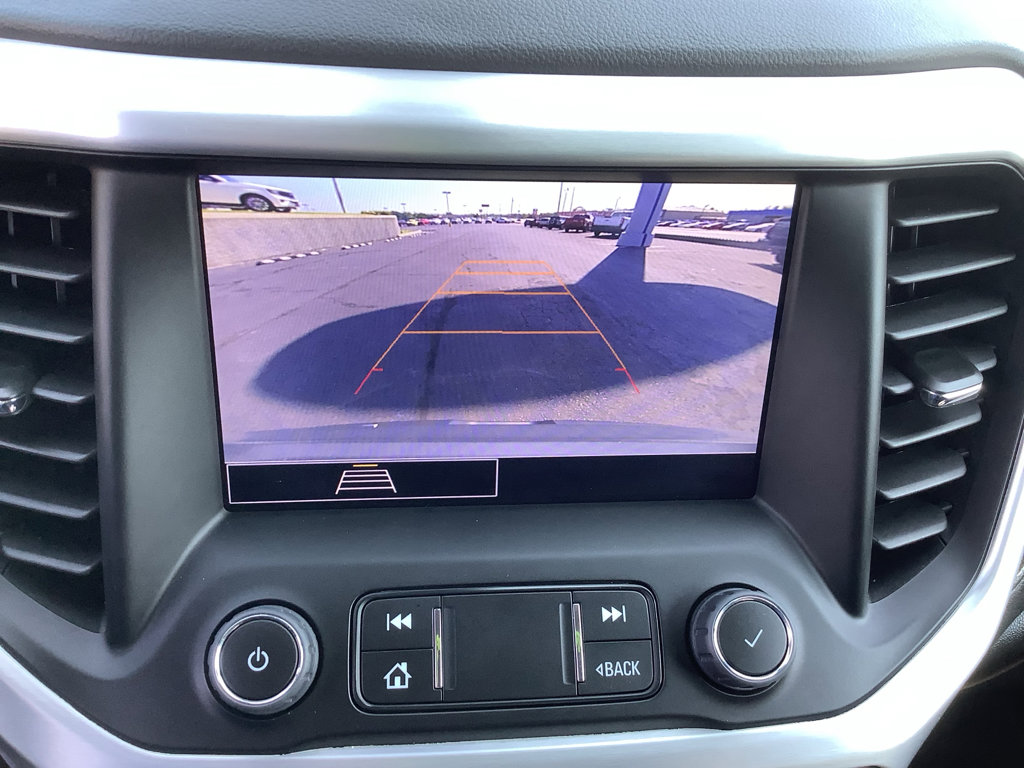 Used 2023 GMC Acadia SLE image 17