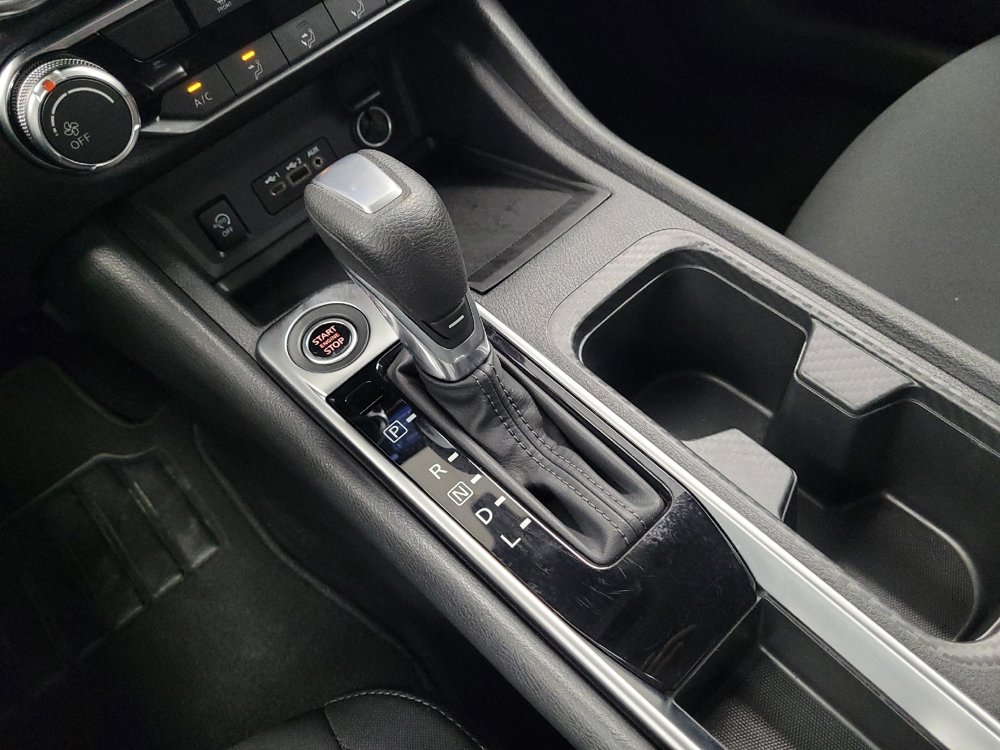 Used 2025 Nissan Sentra SV FWD image 26