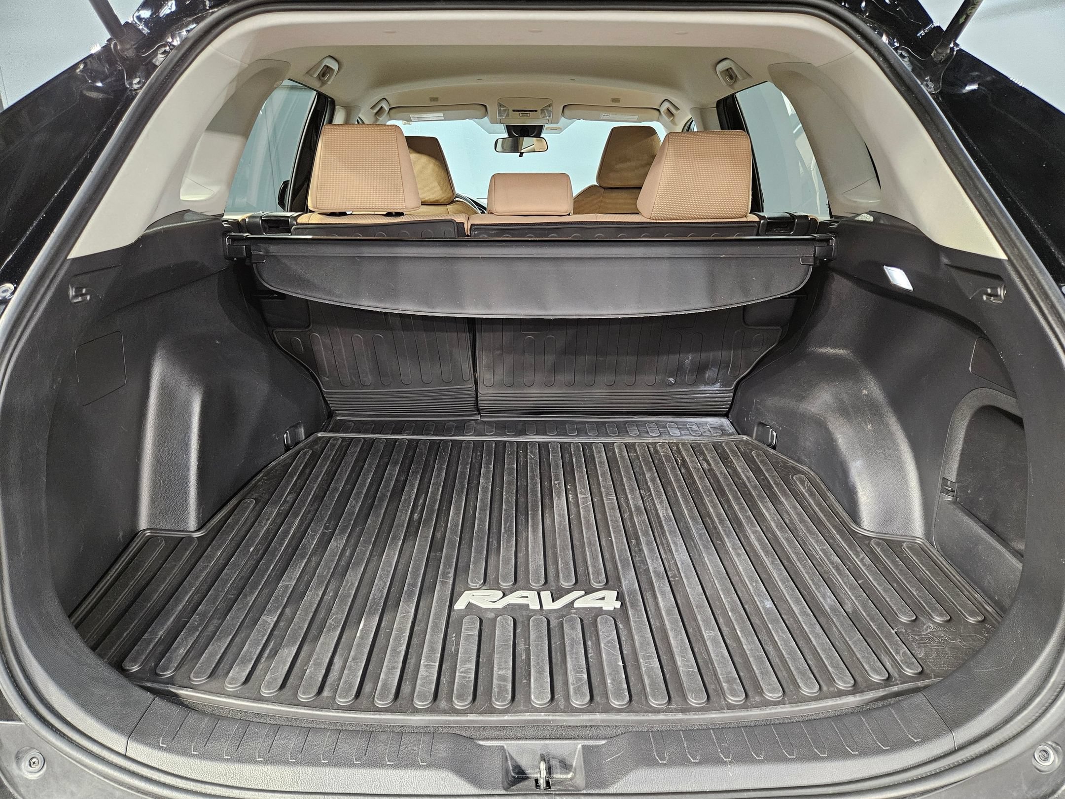 Used 2023 Toyota RAV4 LE AWD/4WD image 18