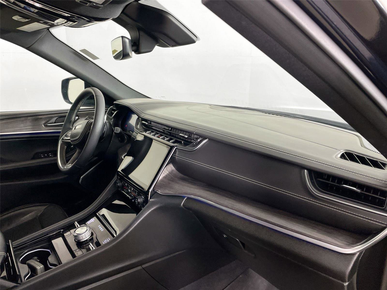 Used 2023 Jeep Grand Cherokee L Overland AWD/4WD image 30