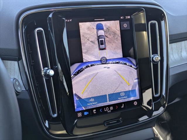 Used 2025 Volvo XC40 B5 Ultra w/ Climate Package image 17