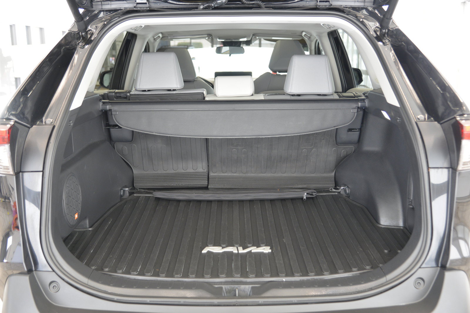 Used 2025 Toyota RAV4 XLE Premium w/ Weather Package AWD/4WD image 34