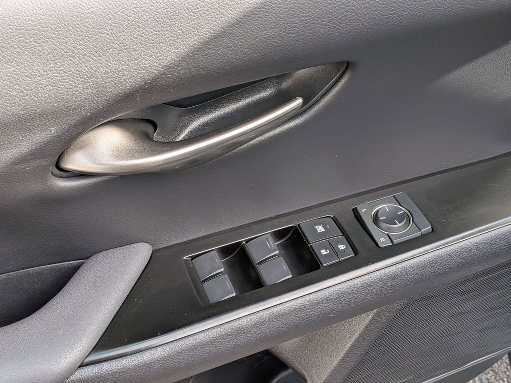 Used 2022 Lexus UX 250h 250h Base w/ Premium Package image 11