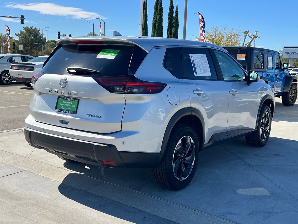Used 2024 Nissan Rogue SV image 6