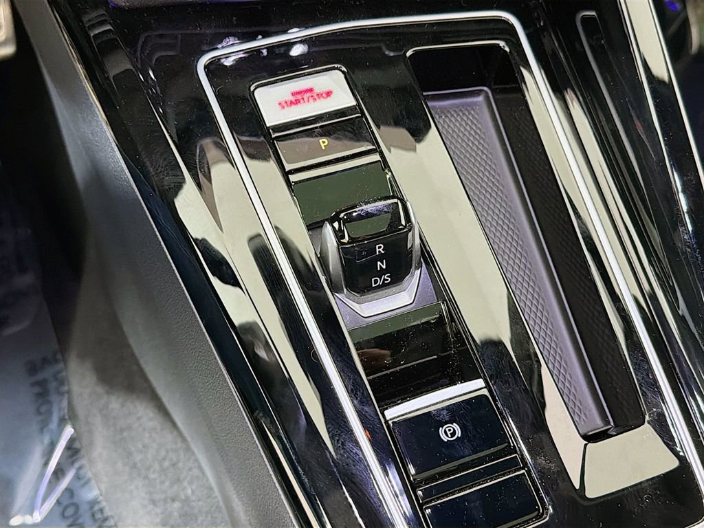 Used 2025 Volkswagen GTI SE image 37