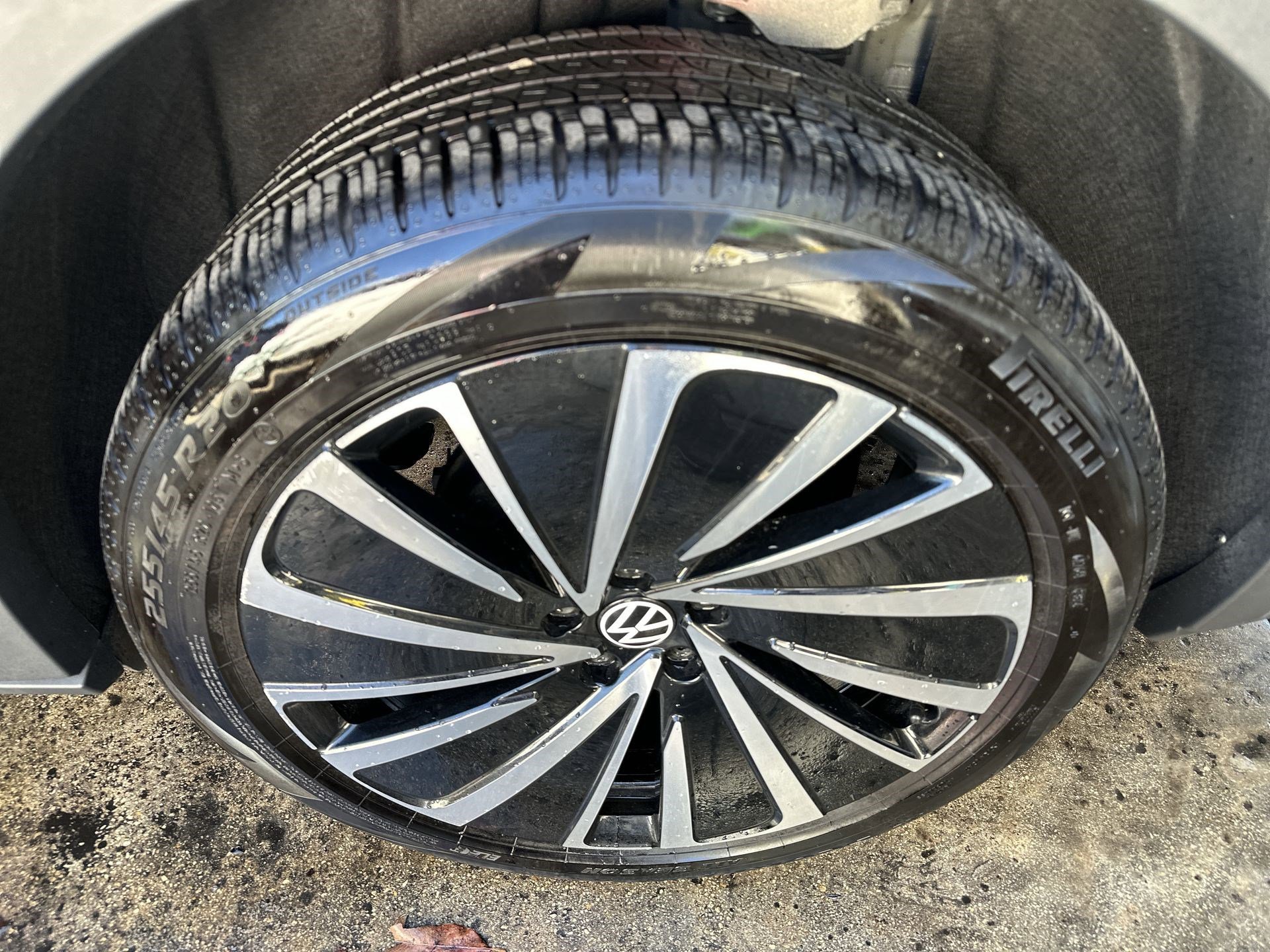 Used 2025 Volkswagen ID.4 Pro image 19