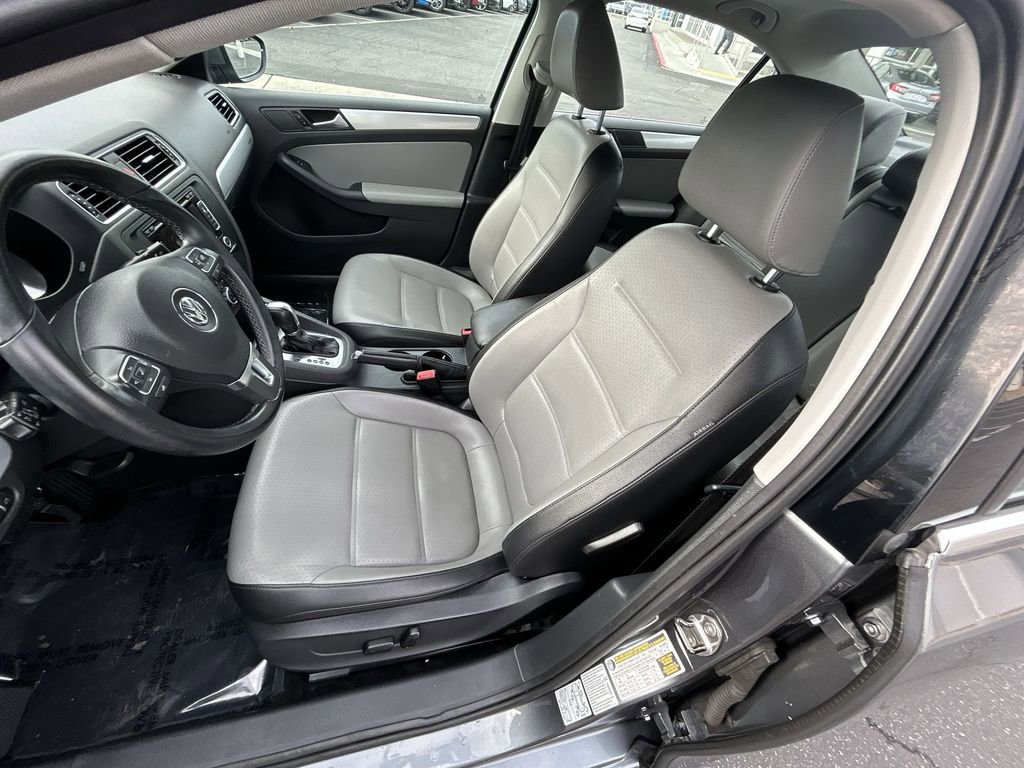 Used 2013 Volkswagen Jetta SEL Premium image 11