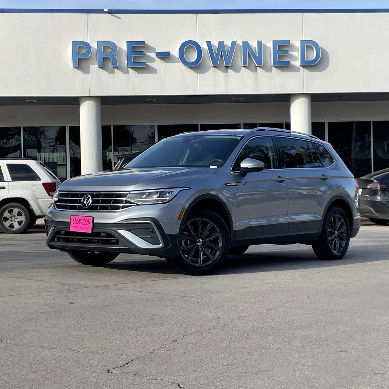 Used 2024 Volkswagen Tiguan SE image 2