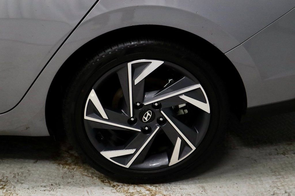 Certified 2025 Hyundai Elantra SEL image 20