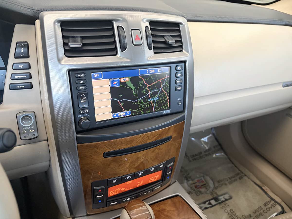 Used 2009 Cadillac XLR RWD image 23