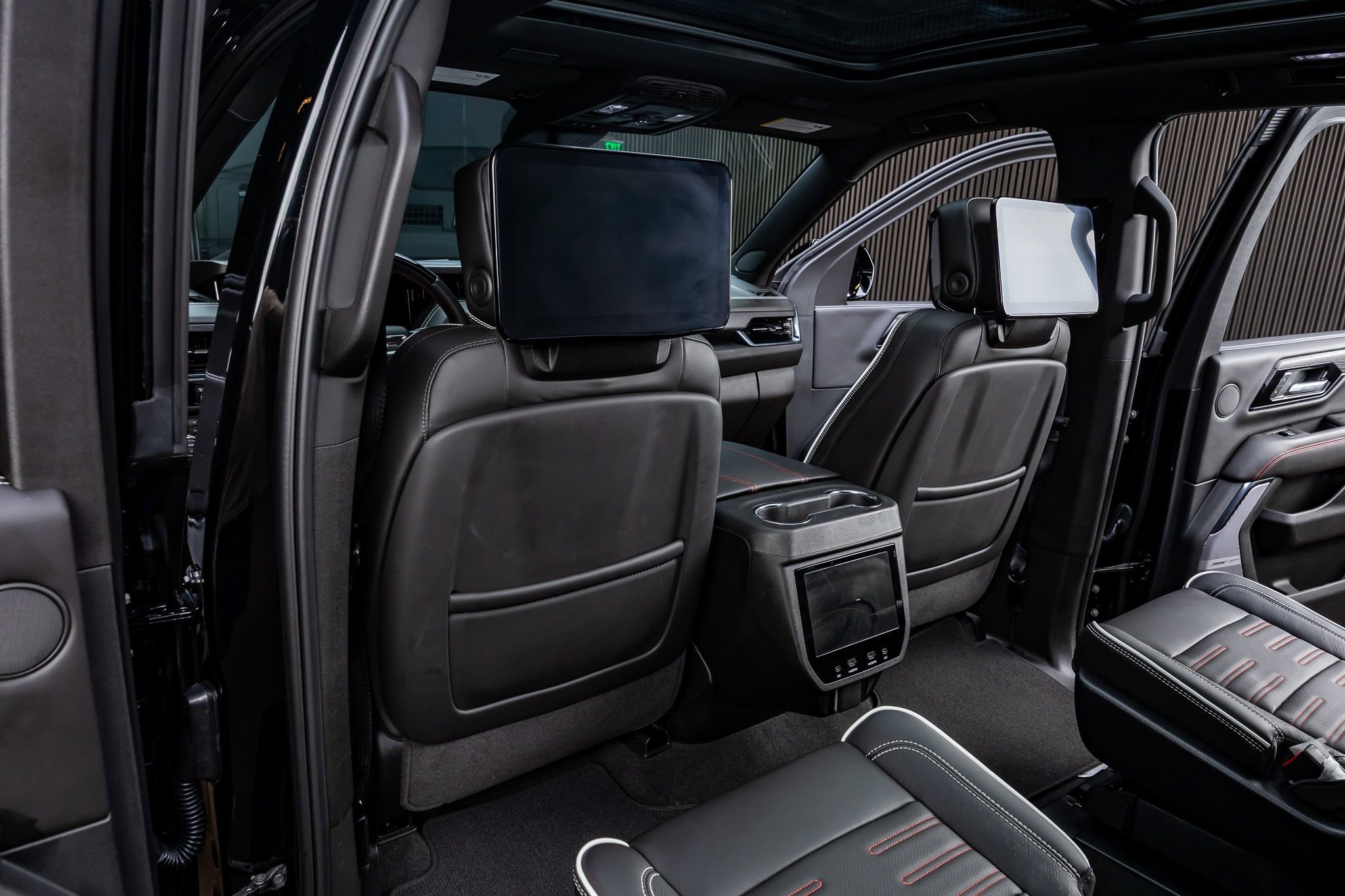 Used 2025 GMC Yukon XL AT4 Ultimate AWD/4WD image 36