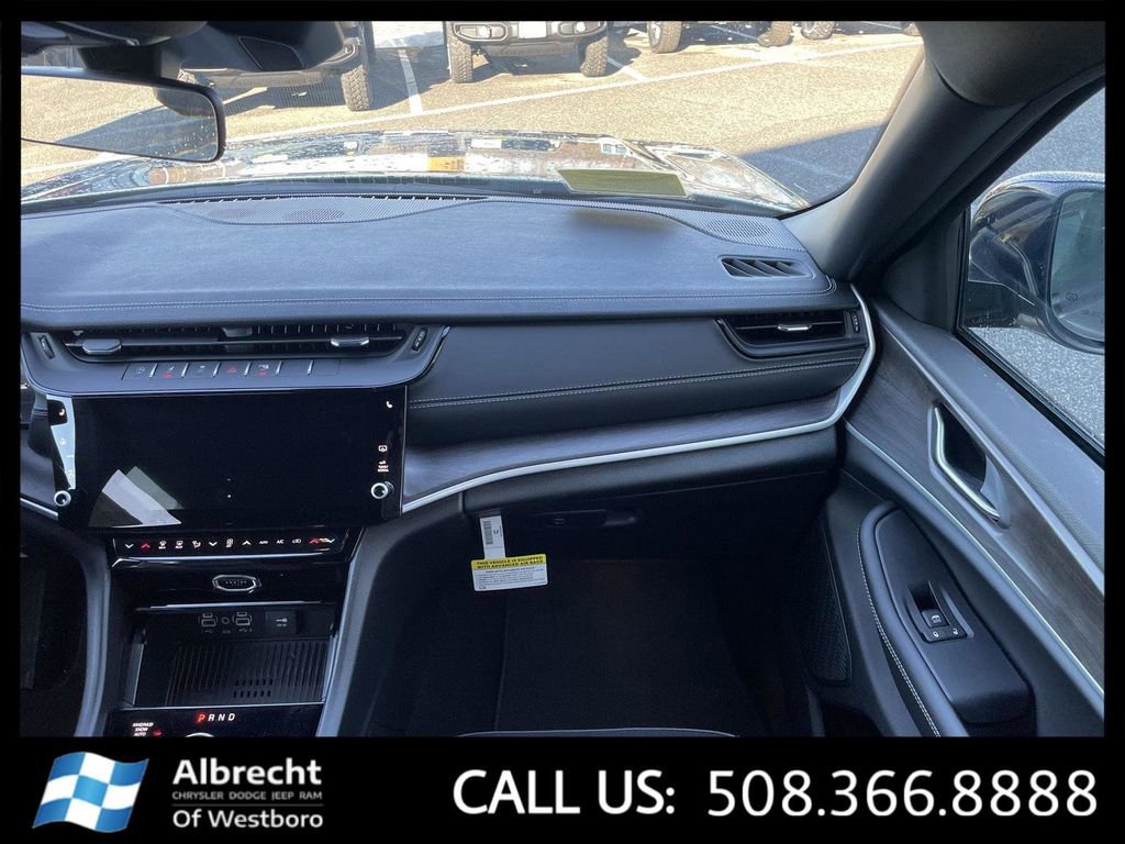 New 2026 Jeep Grand Cherokee Altitude AWD/4WD image 17