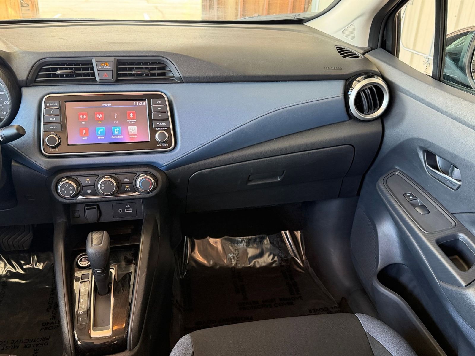 Used 2025 Nissan Versa SV FWD image 33