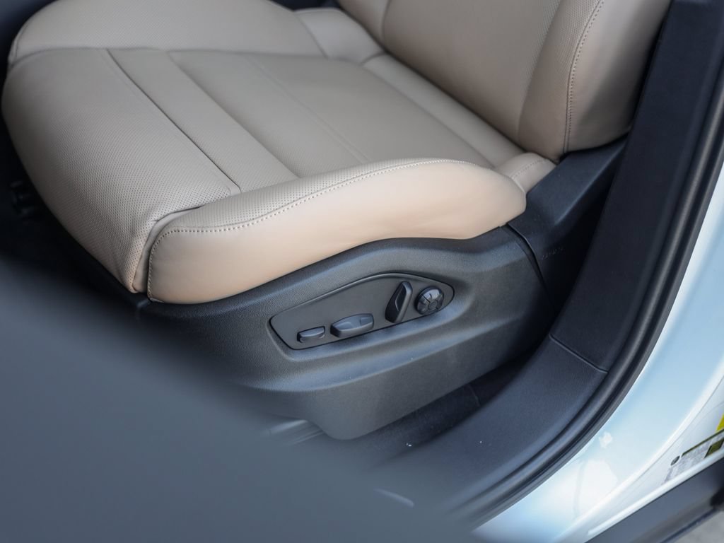 New 2026 Porsche Cayenne Coupe AWD/4WD image 16