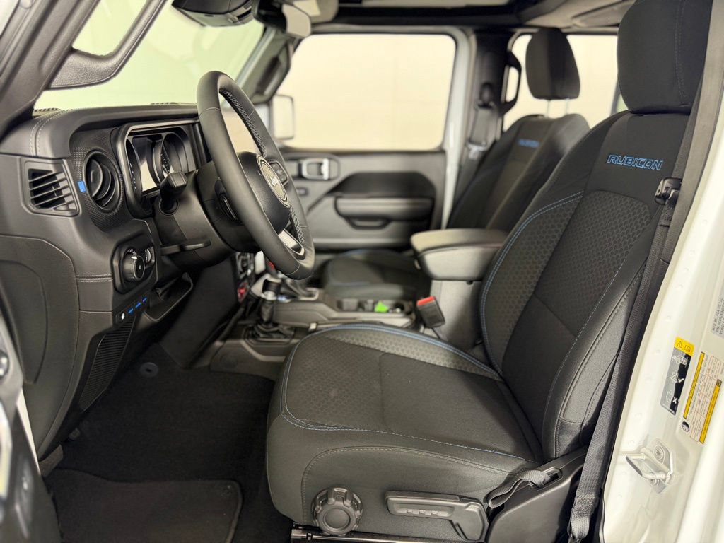 Certified 2025 Jeep Wrangler Unlimited Rubicon 4xe w/ Convenience Group AWD/4WD image 28