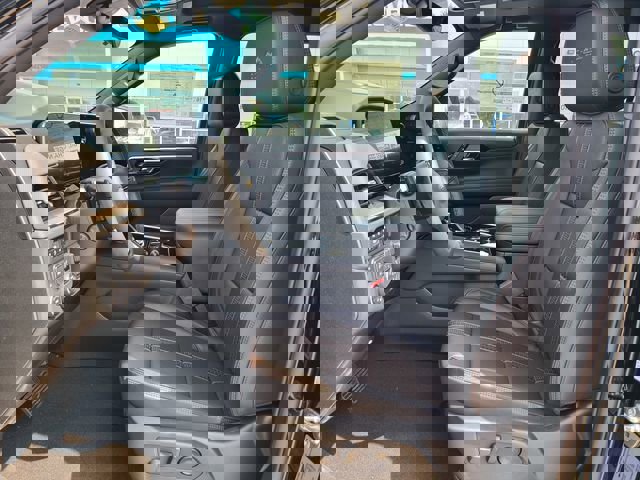 New 2025 Chevrolet Suburban High Country image 14