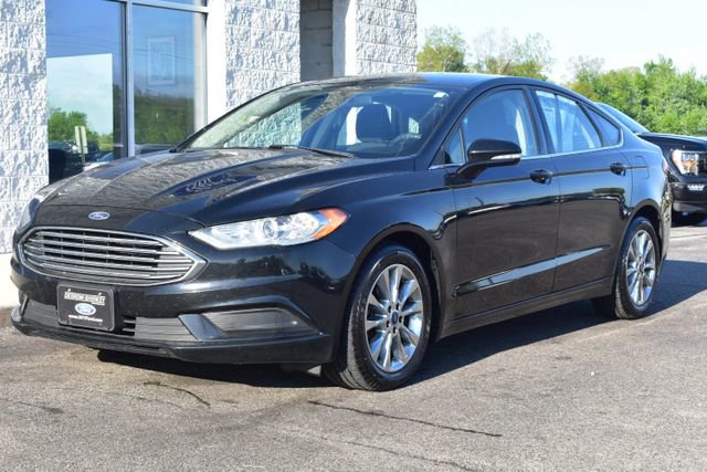 Used 2017 Ford Fusion SE w/ Fusion SE Technology Package FWD image 12