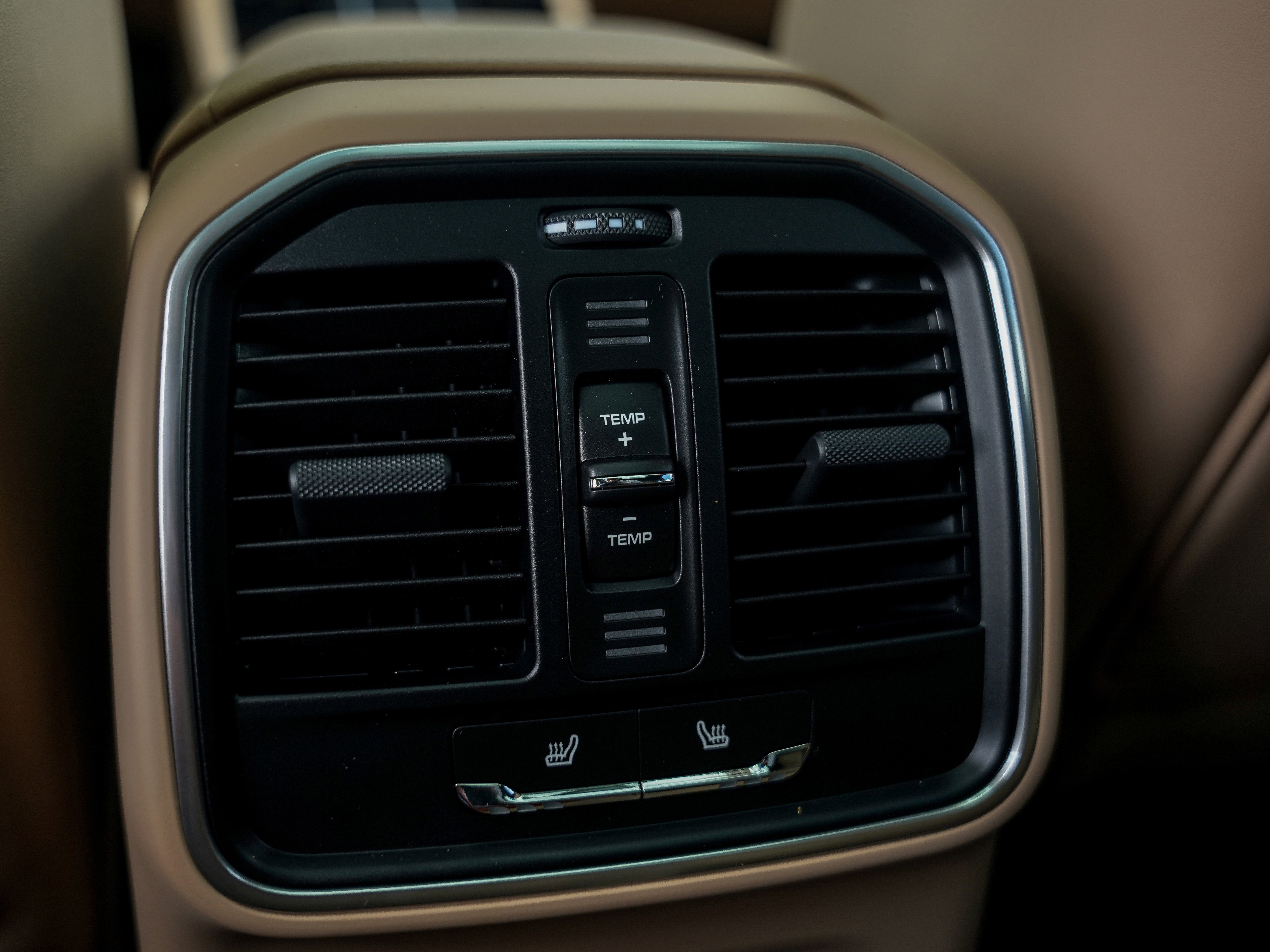 New 2025 Porsche Macan image 27