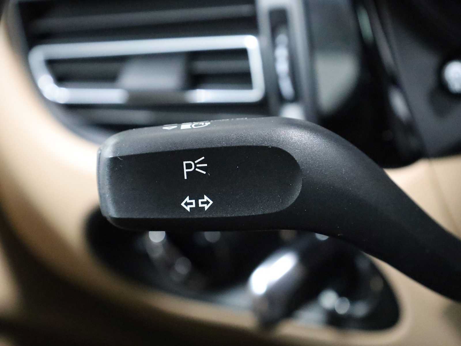 Certified 2023 Porsche Macan S AWD/4WD image 31
