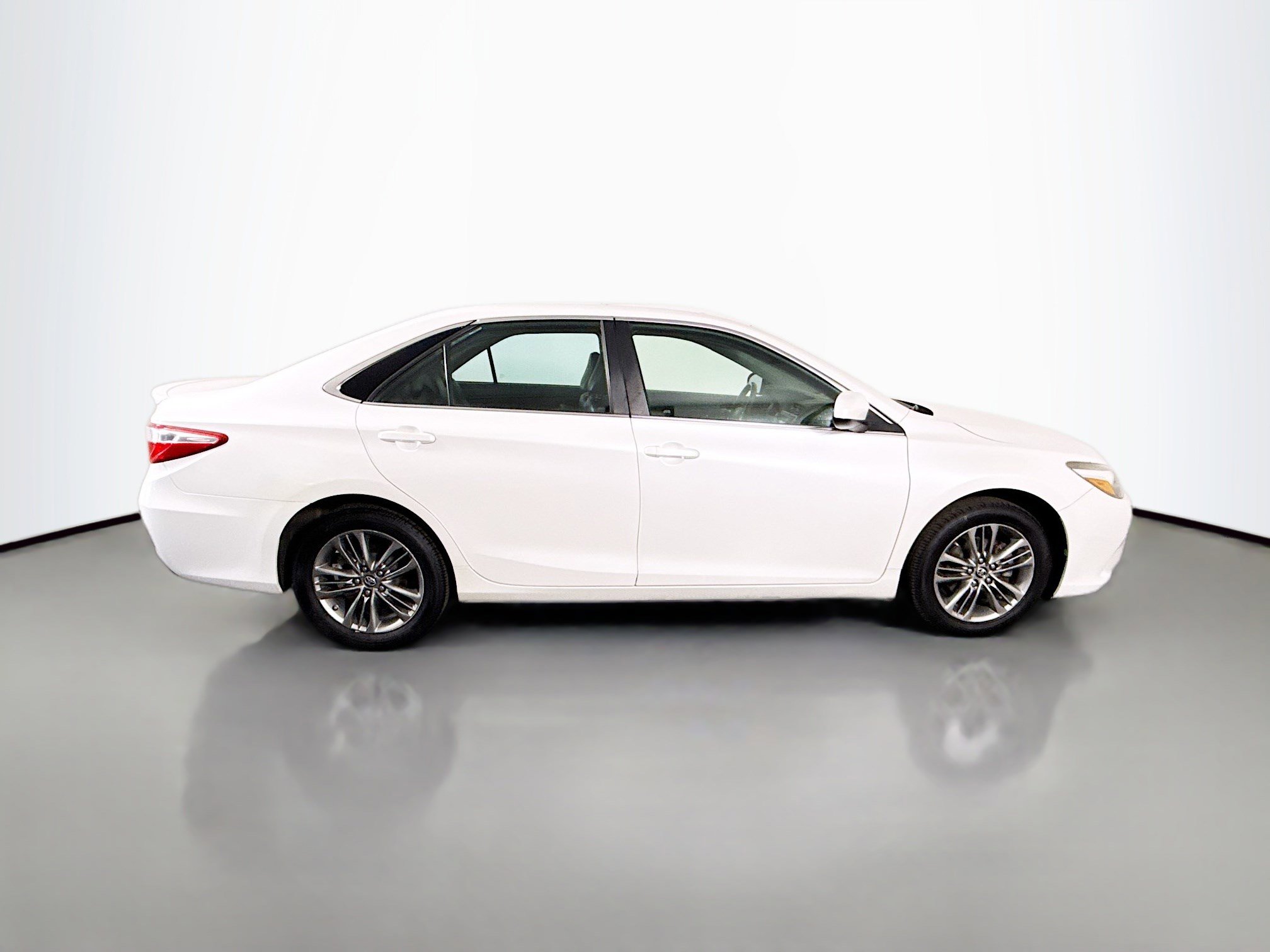 Used 2017 Toyota Camry SE w/ Moonroof Package image 11