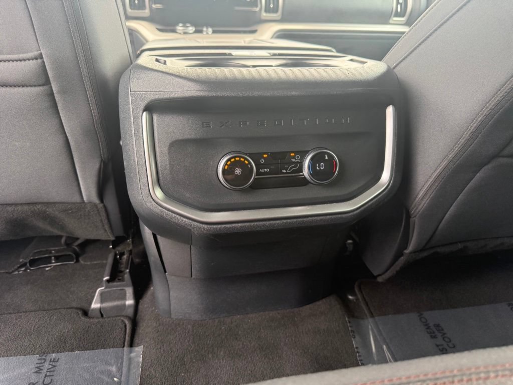 Used 2025 Ford Expedition Active RWD image 17