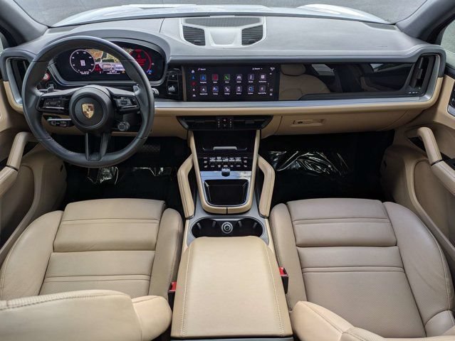 Used 2025 Porsche Cayenne AWD/4WD image 16