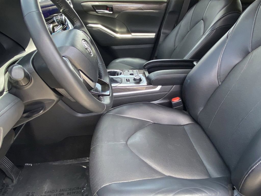Used 2024 Toyota Highlander Limited AWD/4WD image 24