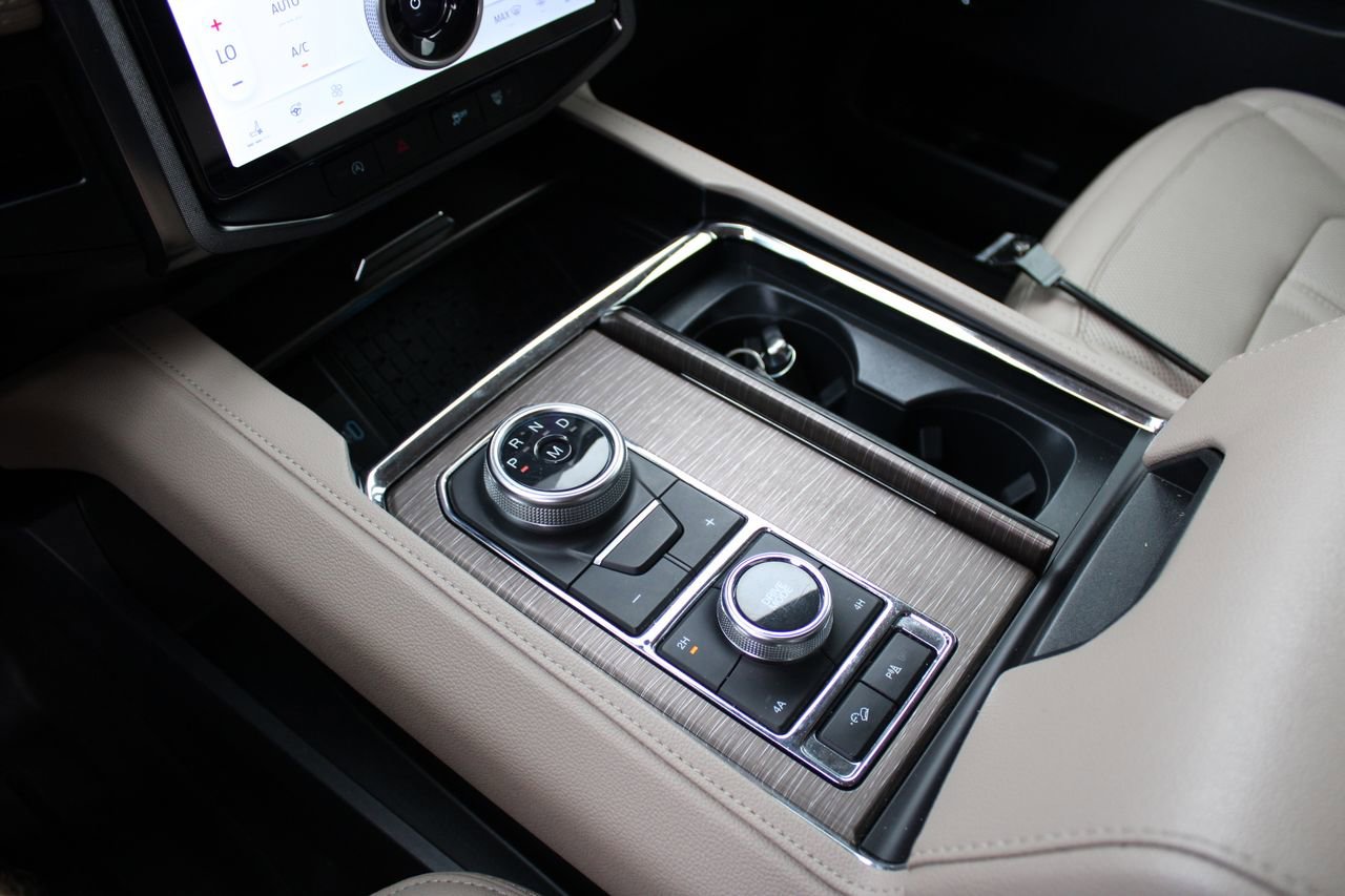 Used 2024 Ford Expedition Limited image 30