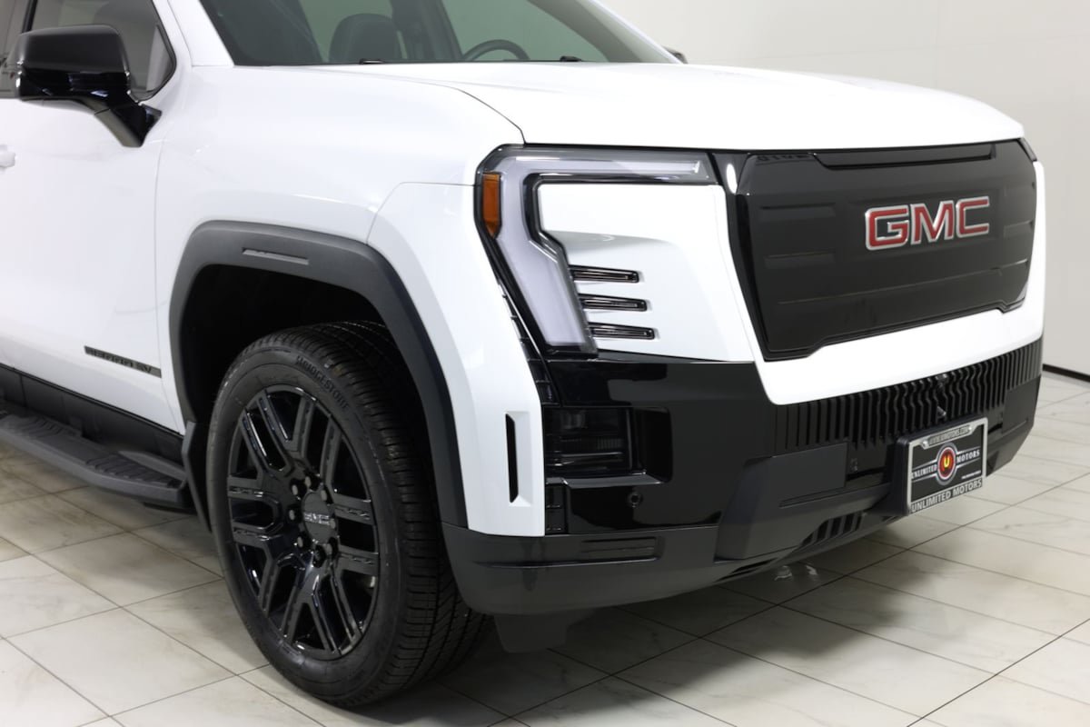 Used 2026 GMC Sierra EV Elevation w/ LPO, Elevation Dark Package AWD/4WD image 36