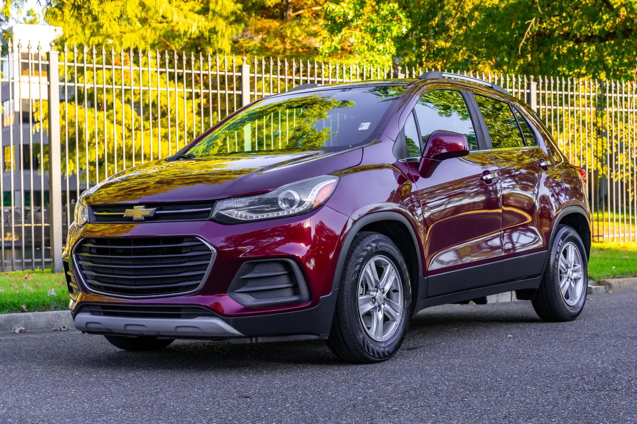 Used 2017 Chevrolet Trax LT w/ Driver Confidence Package FWD image 1
