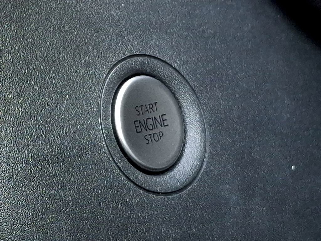 Certified 2025 Volkswagen ID.4 Pro AWD/4WD image 26