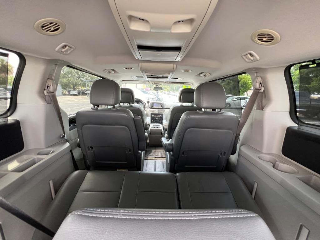 Used 2012 Volkswagen Routan SEL FWD image 19