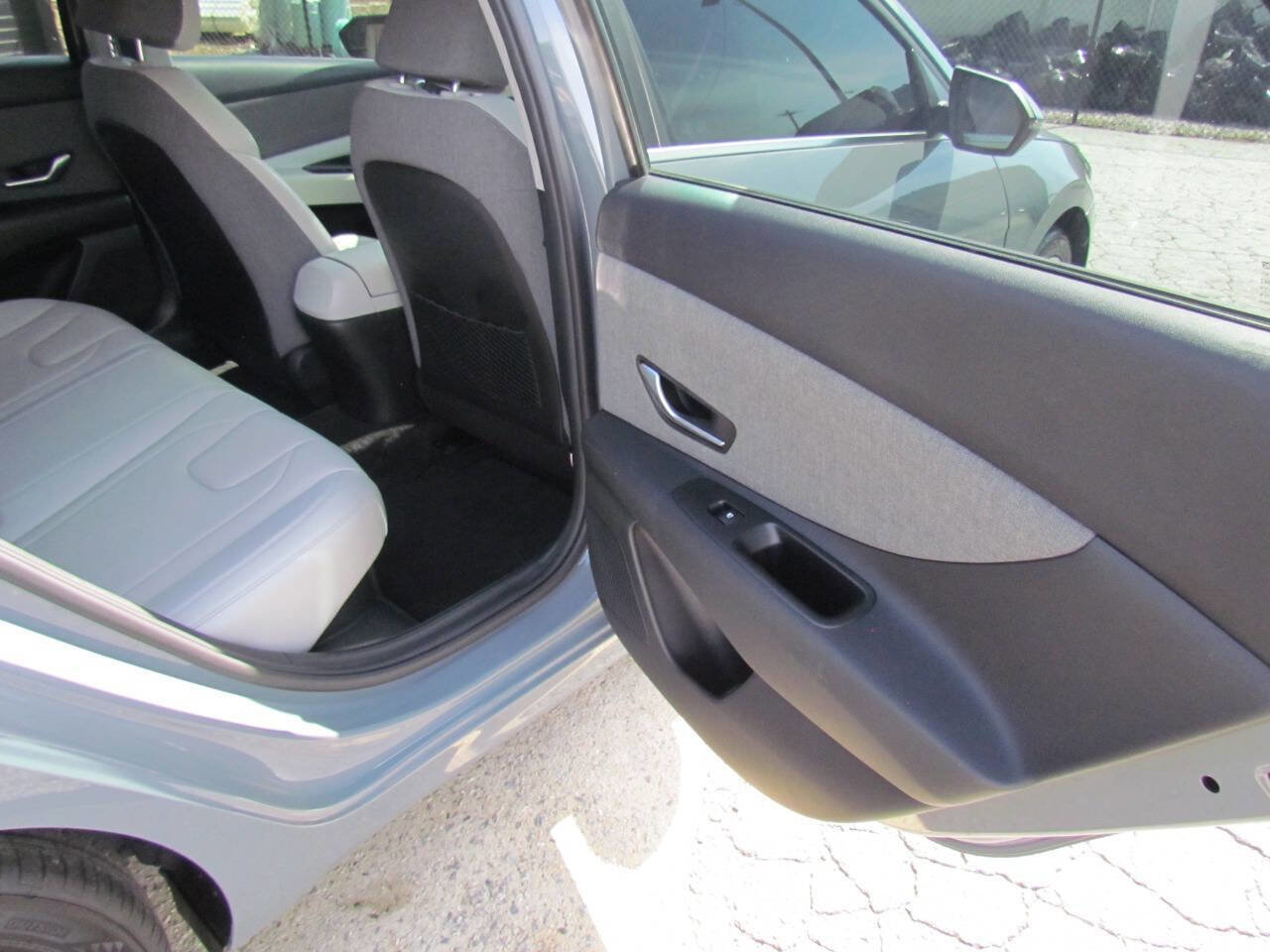 Used 2021 Hyundai Elantra Limited image 14