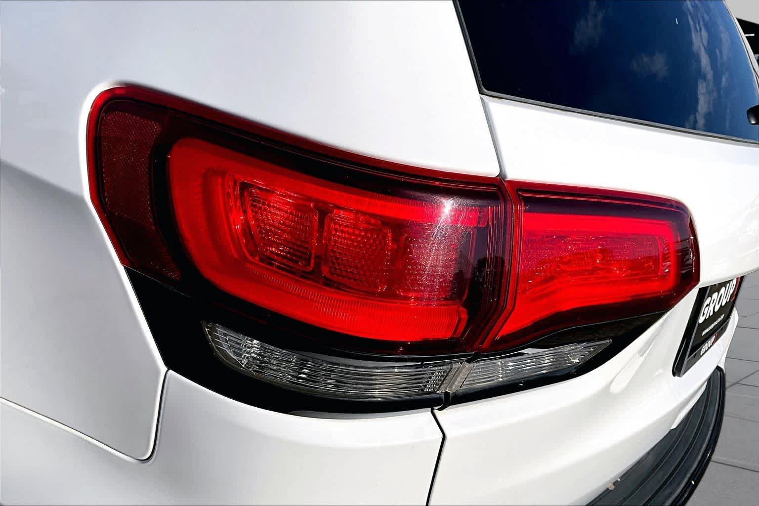 Used 2018 Jeep Grand Cherokee Altitude RWD image 28