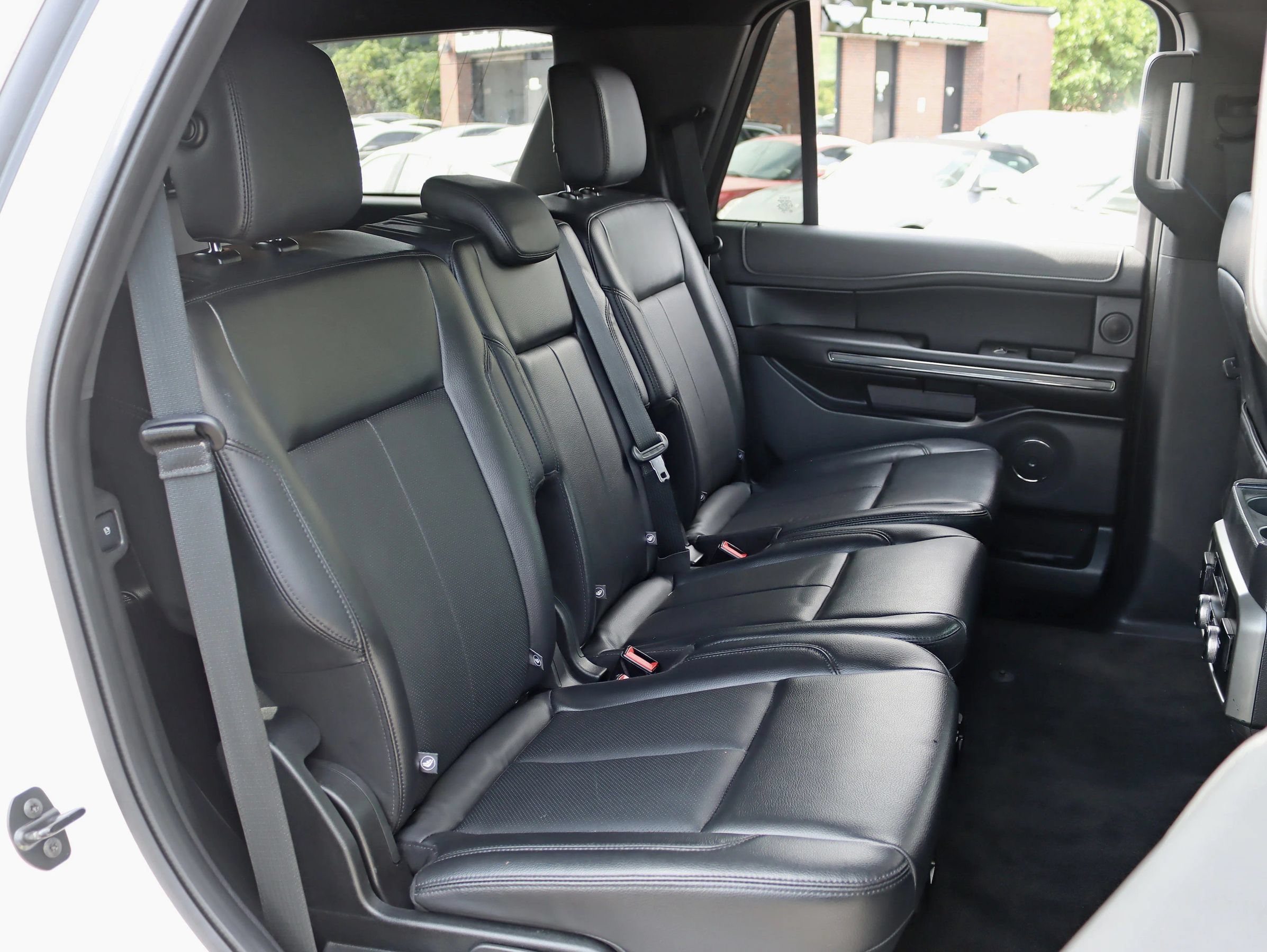 Used 2019 Ford Expedition XLT w/ Equipment Group 202A AWD/4WD image 32