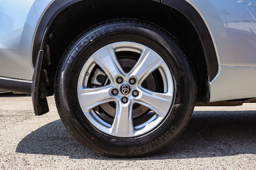 Used 2022 Toyota Highlander LE FWD image 9