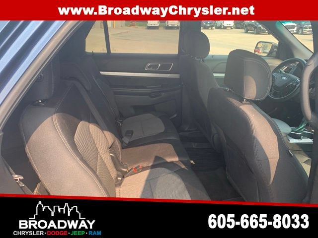 Used 2017 Ford Explorer XLT AWD/4WD image 5