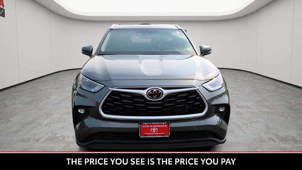 Used 2025 Toyota Highlander XLE AWD/4WD image 8