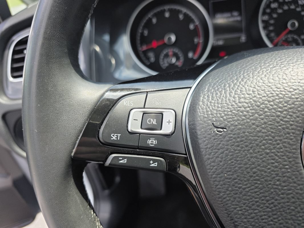 Used 2020 Volkswagen Golf 4-Door FWD image 23